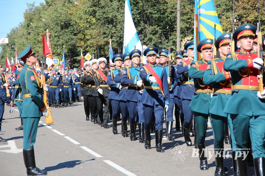 Военный парад в Великих Луках, часть II (ФОТО)
