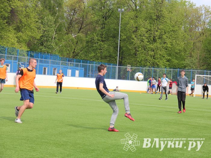 В Великих Луках прошёл Чемпионат по дворовому футболу (ФОТО)
