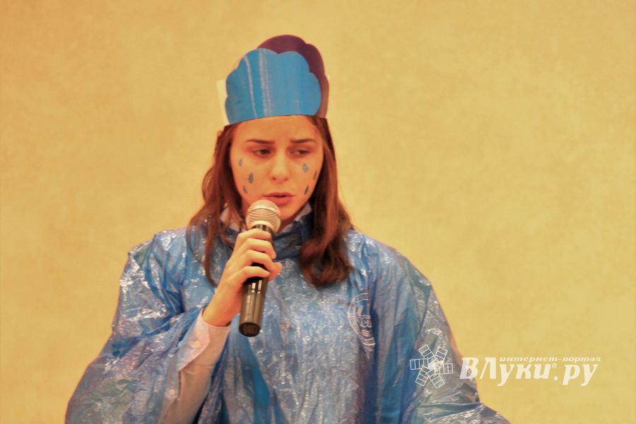 В школу №13 Великих Лук приходила осенняя сказка (ФОТО)