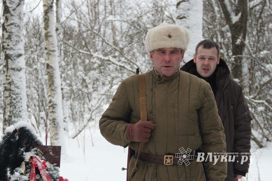 Никто не забыт: в Великих Луках благоустроили могилу неизвестного солдата (ФОТО)