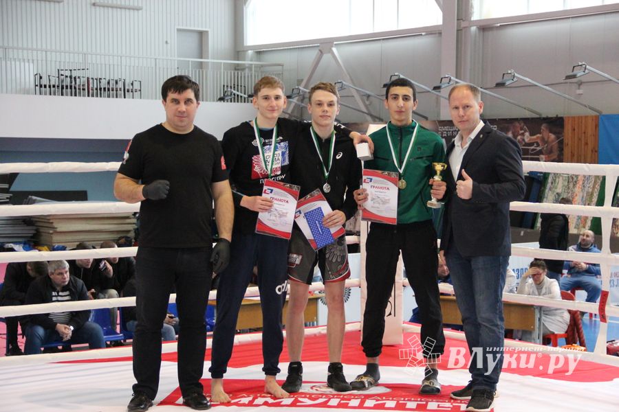 Открытый кубок по смешанному боевому единоборству ММА прошел в Великих Луках (ФОТО)