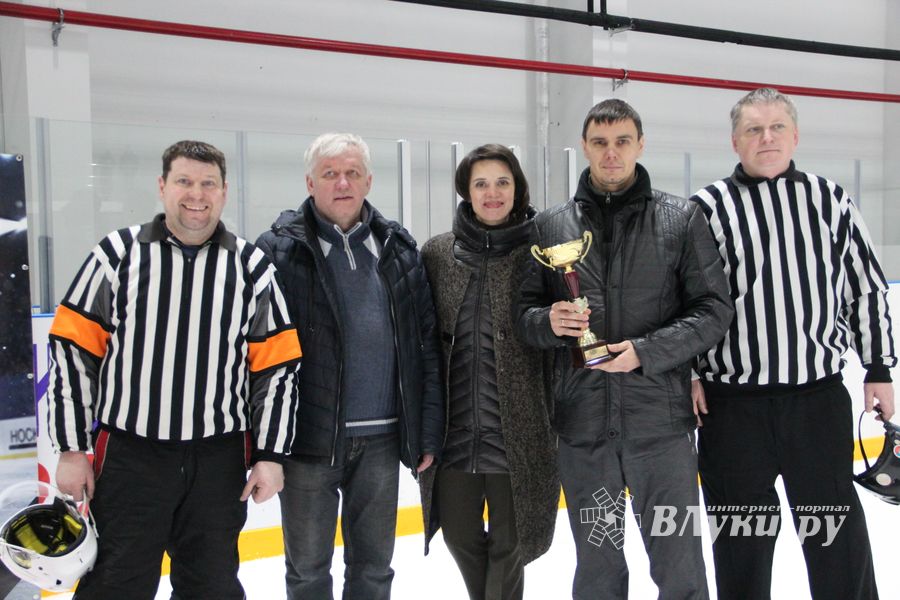 Памятный турнир по хоккею прошел в великолукском «Айсберге» (ФОТО)