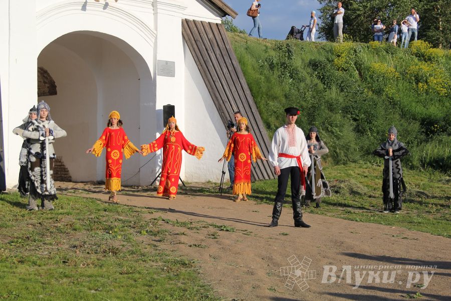 В Великих Луках открылась Международная юбилейная встреча воздухоплавателей (фото)