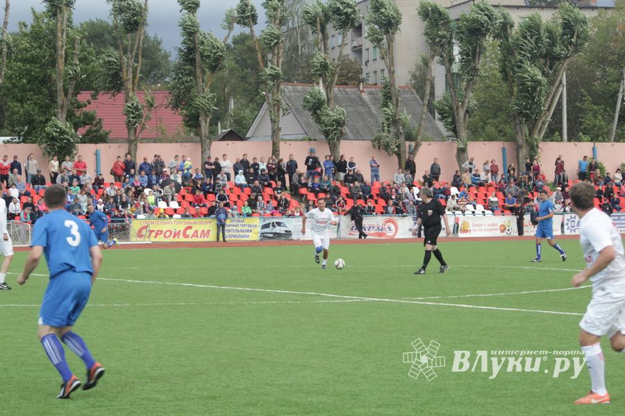 Матч ветеранов ФК «Спартак» и ветеранов великолукского футбола на «Экспрессе» (ФОТО)