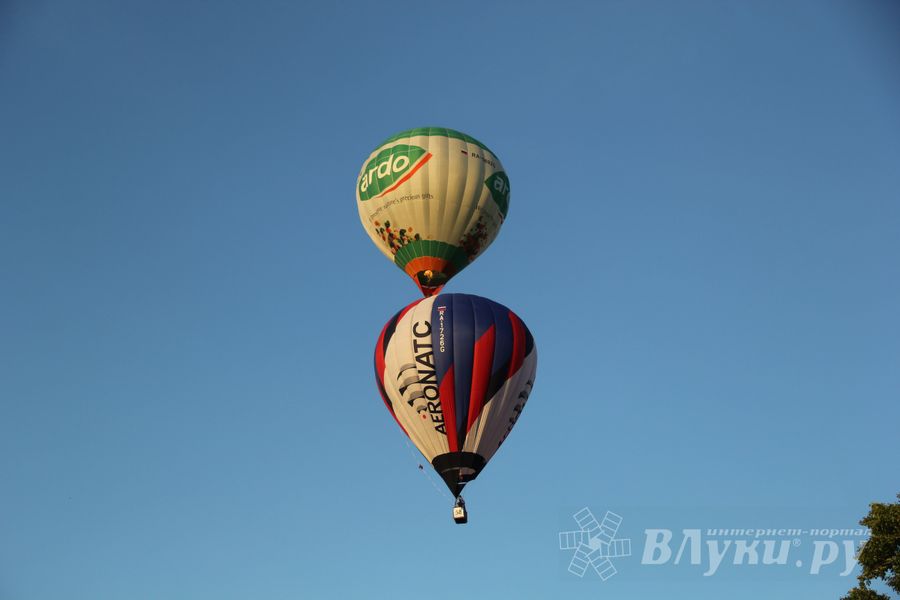 В Великих Луках открылась Международная юбилейная встреча воздухоплавателей (фото)