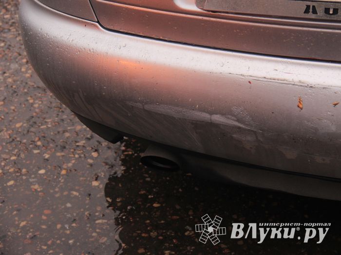 В Великих Луках белорусский Додж поцарапал местную Ауди (ФОТО)