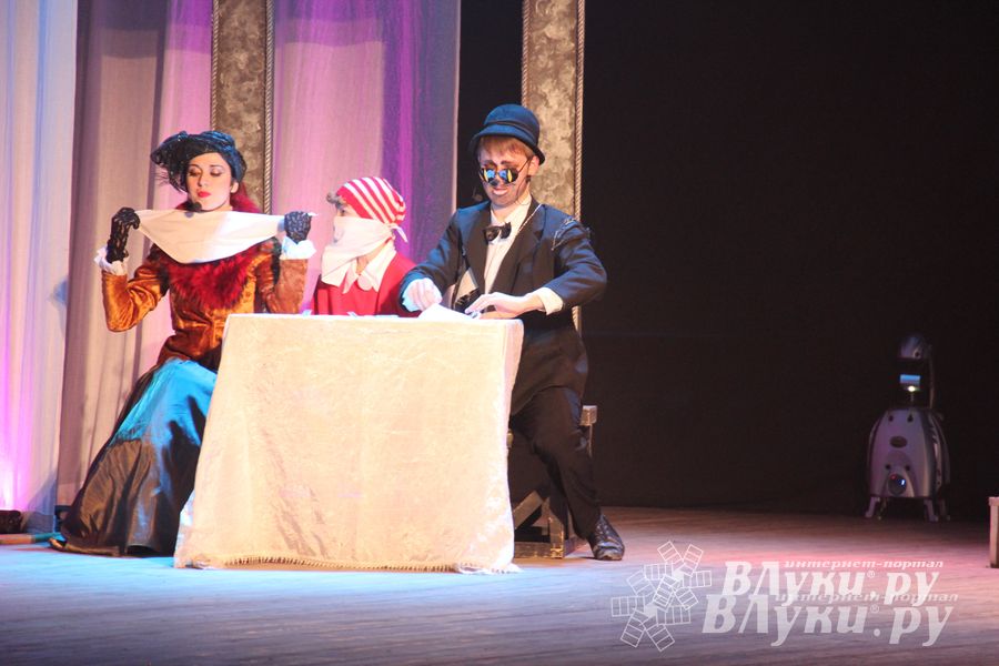 В городском ДК им. Ленина состоялась премьера музыкальной сказки «Буратино»