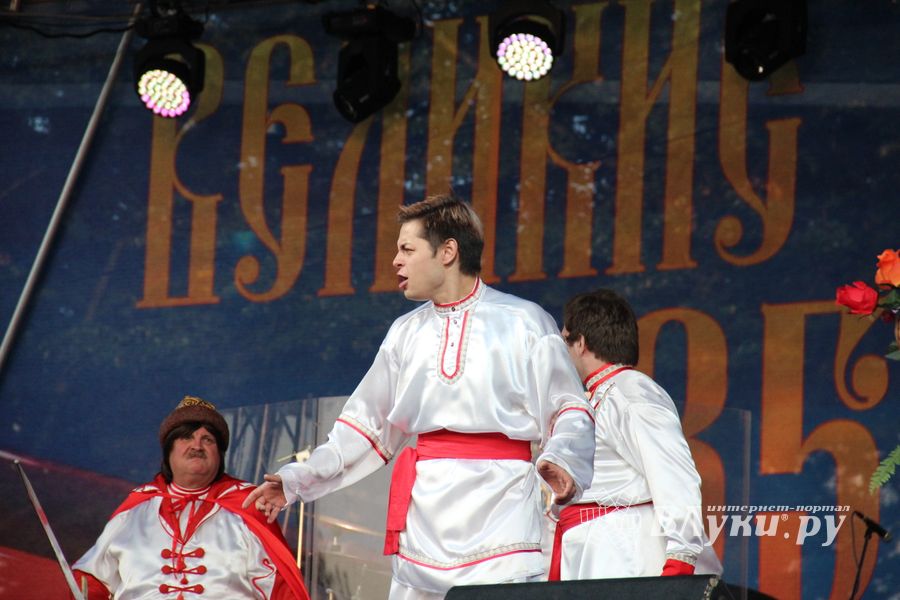 Людмила Чурсина и Пелагея поздравили Великие Луки с 850-летием (ФОТО)