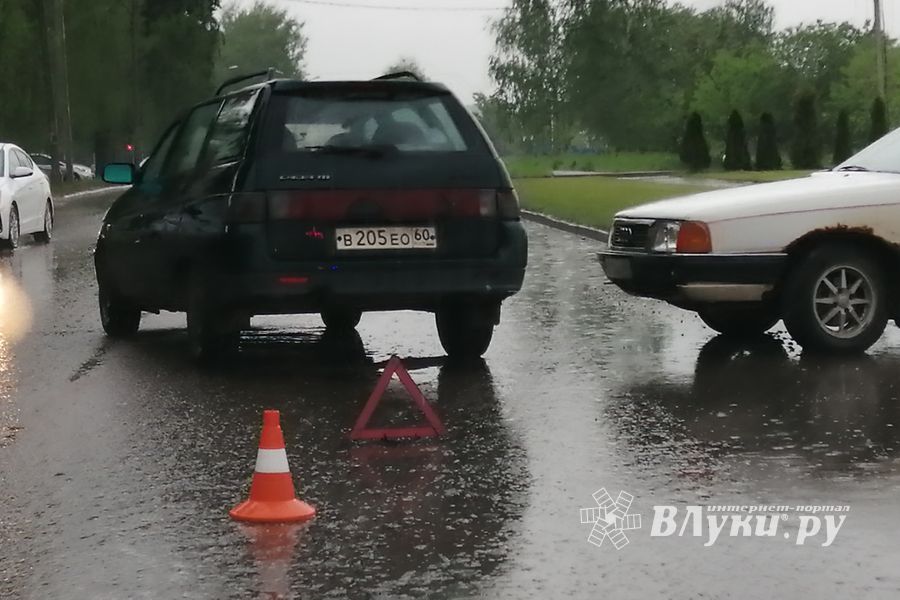 Из-за ДТП на Дружбе затруднено движение (ФОТО)