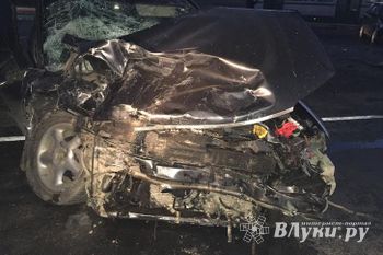 В Великих Луках произошло тройное ДТП (фоторепортаж)