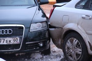  Великих Луках столкнулись три автомобиля