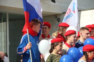 Великолучане отмечают День флага (ФОТО)