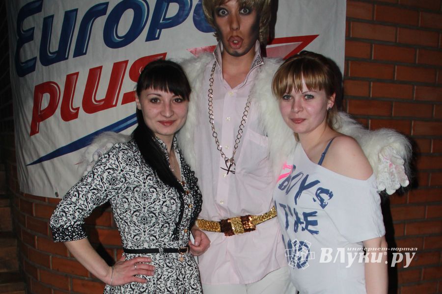 Радиостанции «Авторадио Великие Луки» и «Европа Плюс Великие Луки» отметили свой профессиональный праздник (фото)