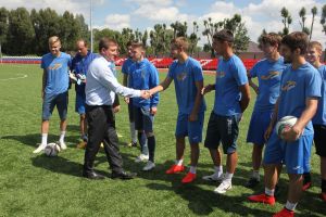 Андрей Турчак побывал на обновленном стадионе «Экспресс» и пообщался с футбольной командой (ФОТО)