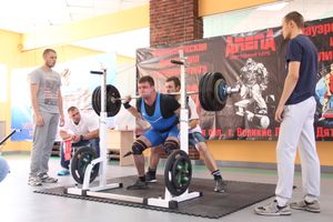 В Великих Луках прошел открытый городской турнир по пауэрлифтингу (фото)