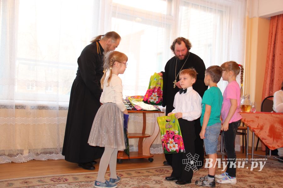 «Красота Божьего мира» в рисунках дошколят Великих Лук (ФОТО)