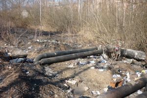 При пожаре на теплотрассе в Великих Луках погиб человек (фото)