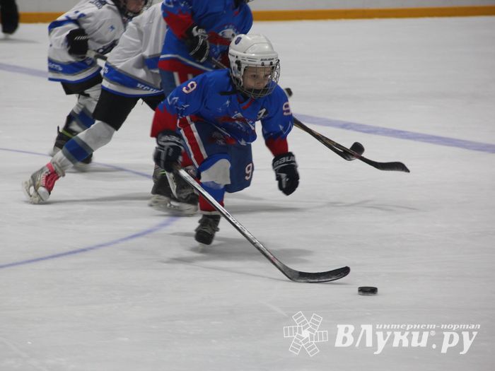 Детский турнир по хоккею прошел в Великих Луках (ФОТО)