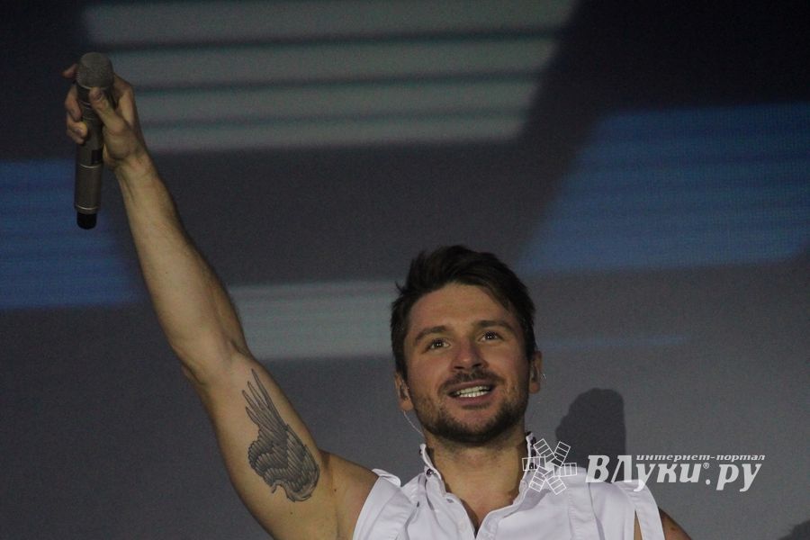 В Великих Луках состоялся концерт Сергея Лазарева