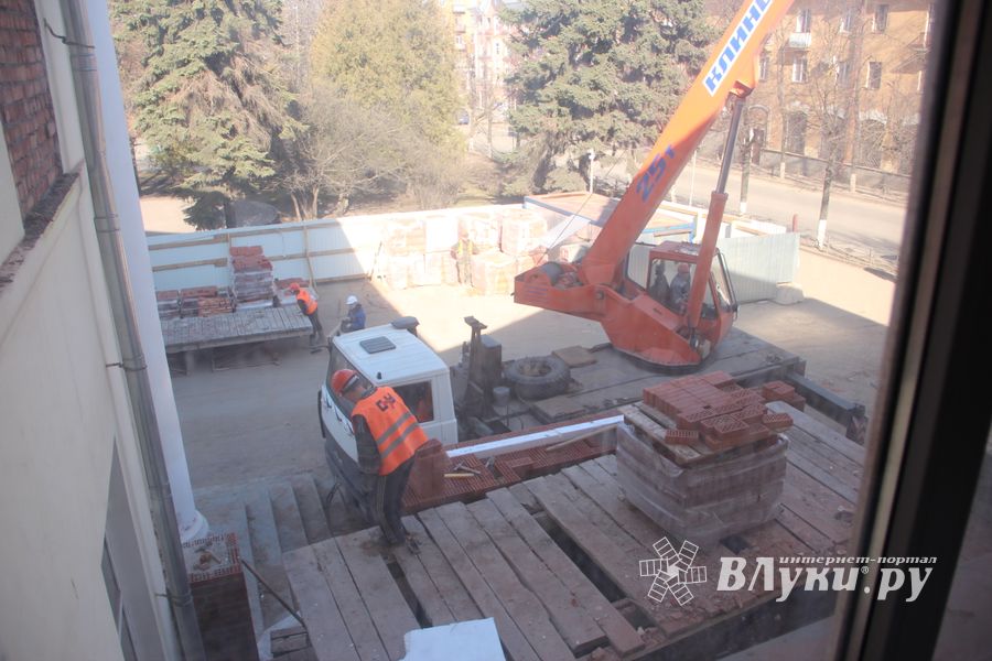 В театре не могут быть пластиковые окна... (фото)