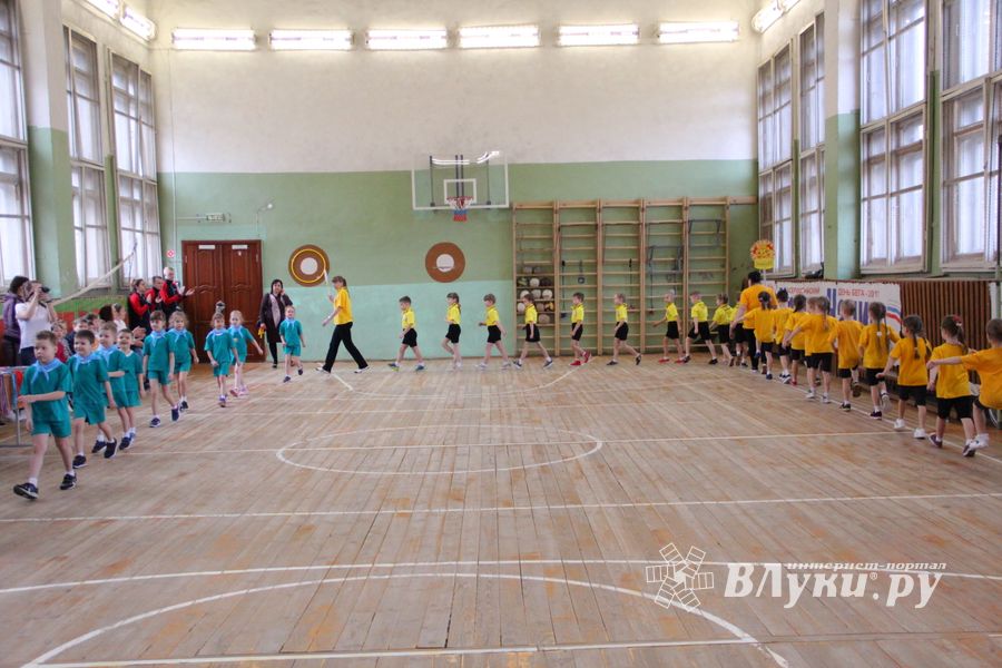 В Великих Луках проходят спортивные соревнования среди дошколят «Юные олимпионики» (ФОТО)