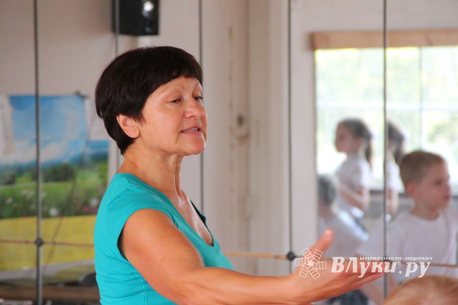 Поздравляем тех, кто сеет доброе и вечное, с профессиональным праздником