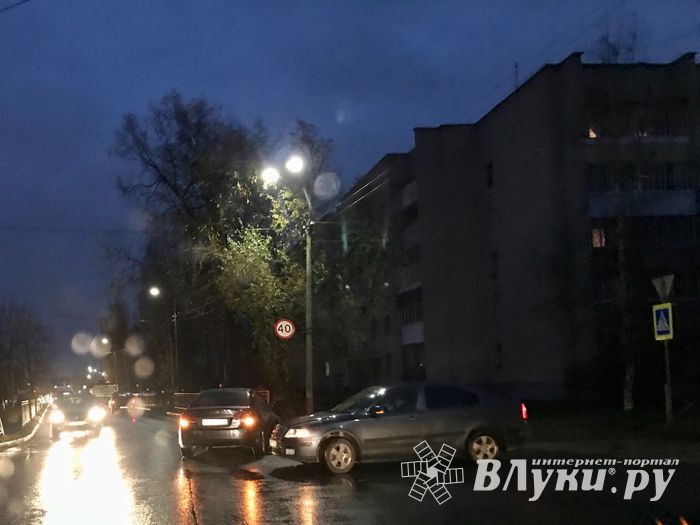 Из-за ДТП на 3-й Ударной пробка (ФОТО)