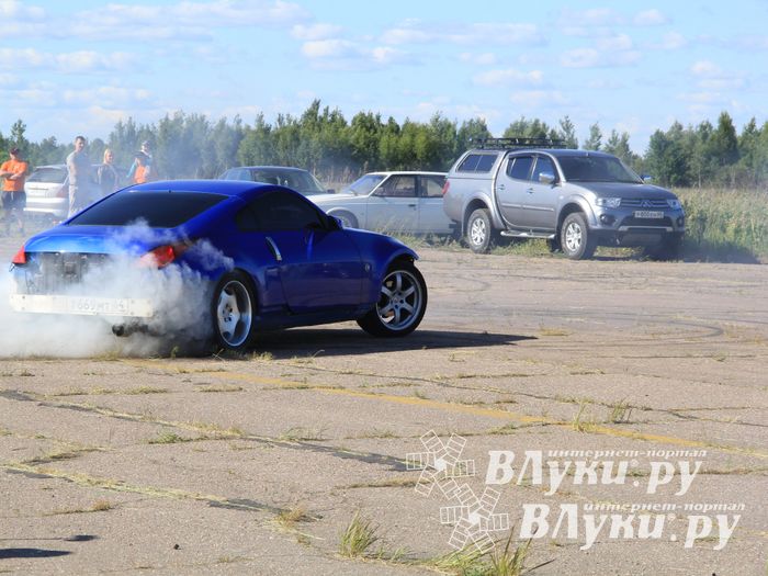 В Великих Луках прошел I этап Открытого чемпионата г. Великие Луки по Drag Racing (фото)