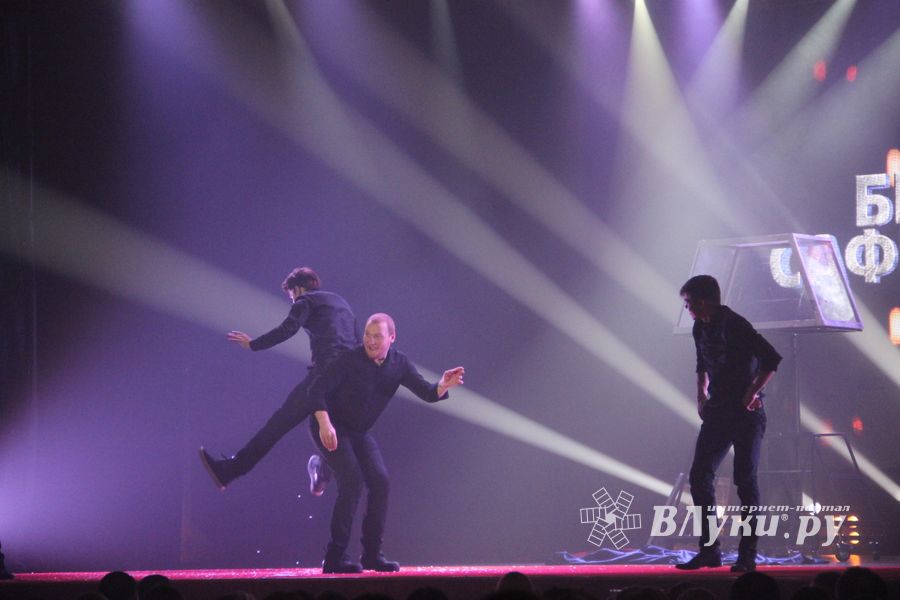 Состоялся концерт братьев Сафроновых «Империя иллюзий» (фото)