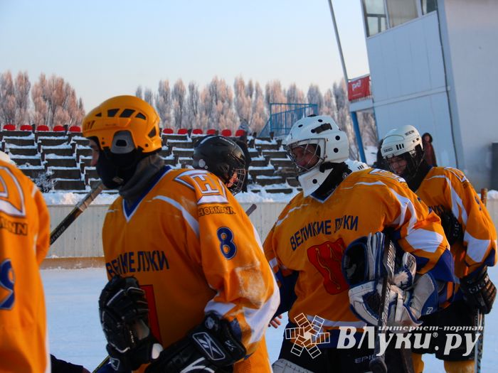 Великолукские хоккеисты разгромили гостей (фото)