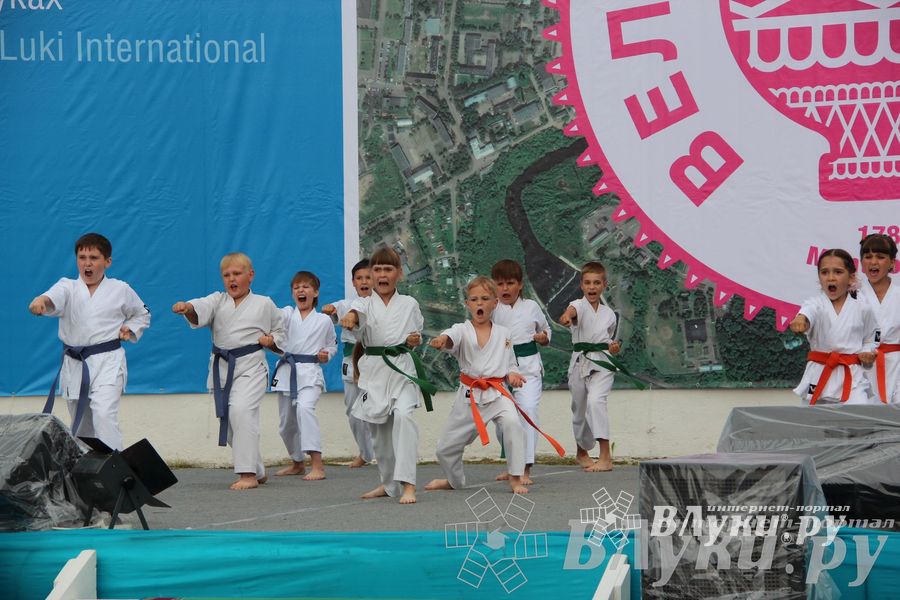 Открытие 18-й Международной встречи воздухоплавателей в Великих Луках