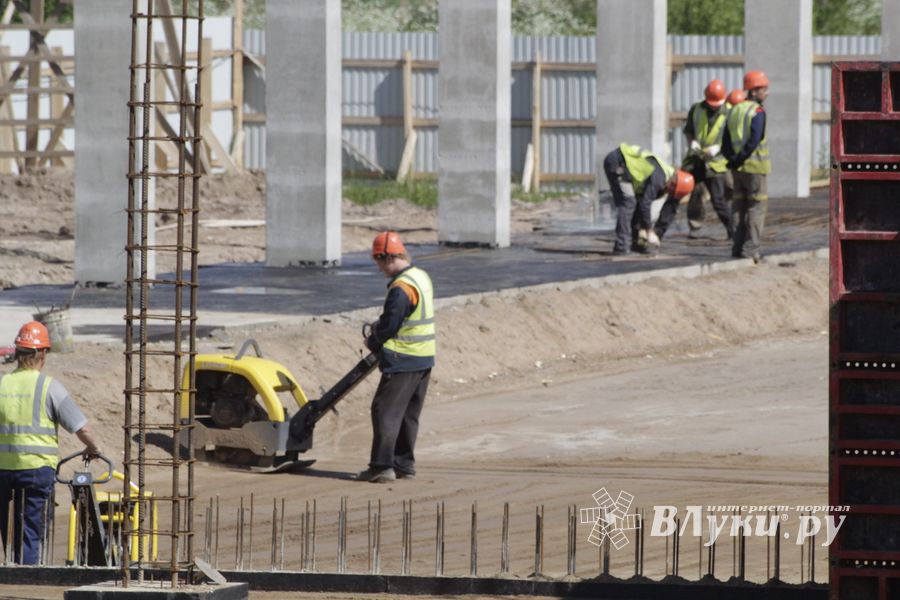 В Великих Луках полным ходом идёт бетонная подготовка  физкультурно-оздоровительного комплекса (ФОТО)