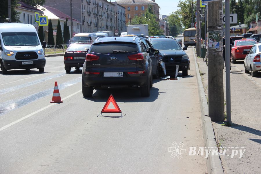 ДТП возле Смоленского рынка (ФОТО)