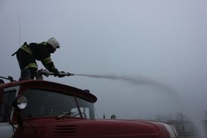 Великолукские пожарные вернулись с соревнований по пожарному биатлону с «бронзой» (фото)