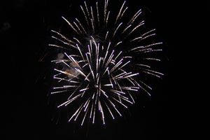 9 мая в Великих Луках. Шествие и салют