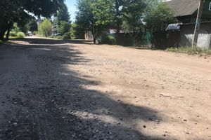 «Невидимый» асфальт на великолукской дороге (ФОТО)