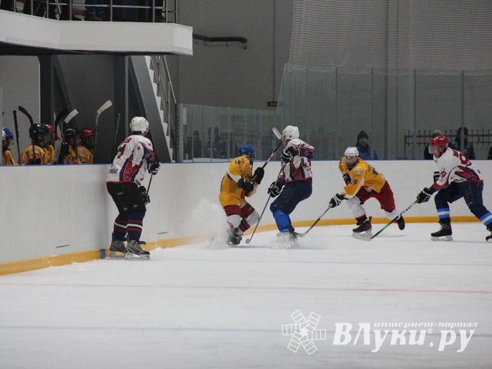 В Великих Луках сторатовал Открытый Чемпионат города по хоккею (ФОТО)