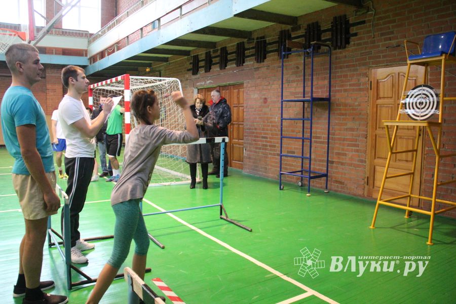 В Великих Луках прошли областные соревнования «Папа, мама, я - спортивная семья» (ФОТО)