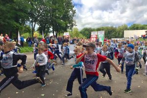 В Великих Луках стартовал Всероссийский день бега «Кросс нации-2017» (ФОТО)