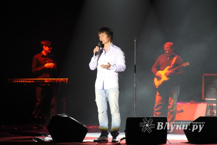 В Великих Луках состоялся концерт Артура (фото)