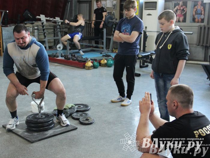 Первенство по русскому жиму штанги и силе хвата прошло в Великих Луках