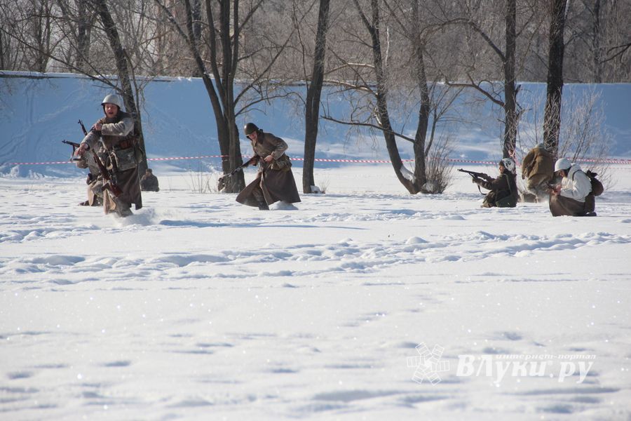 В Великих Луках реконструировали подвиг Александра Матросова (12+)(ФОТО)