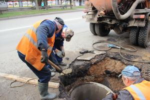 На проспекте Гагарина ремонтируют ливневую канализацию (ФОТО)