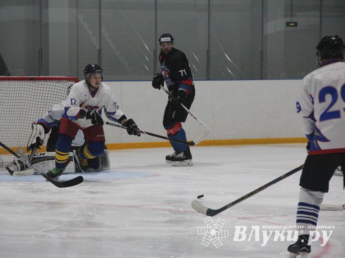 В Великих Луках сторатовал Открытый Чемпионат города по хоккею (ФОТО)