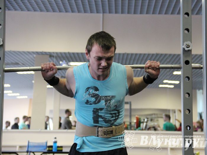 Соревнования по пауэрлифтингу прошли в Великих Луках (фото)