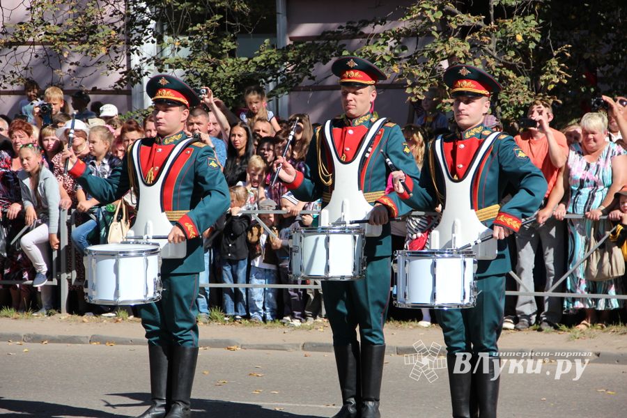 Военный парад в Великих Луках, часть II (ФОТО)