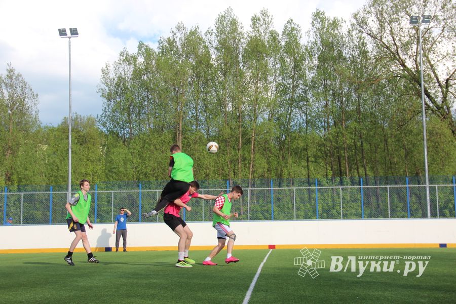 В Великих Луках прошёл Чемпионат по дворовому футболу (ФОТО)