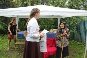 Сотрудники УПФР поздравили жительницу Дновского района со 100-летним юбилеем (ФОТО)