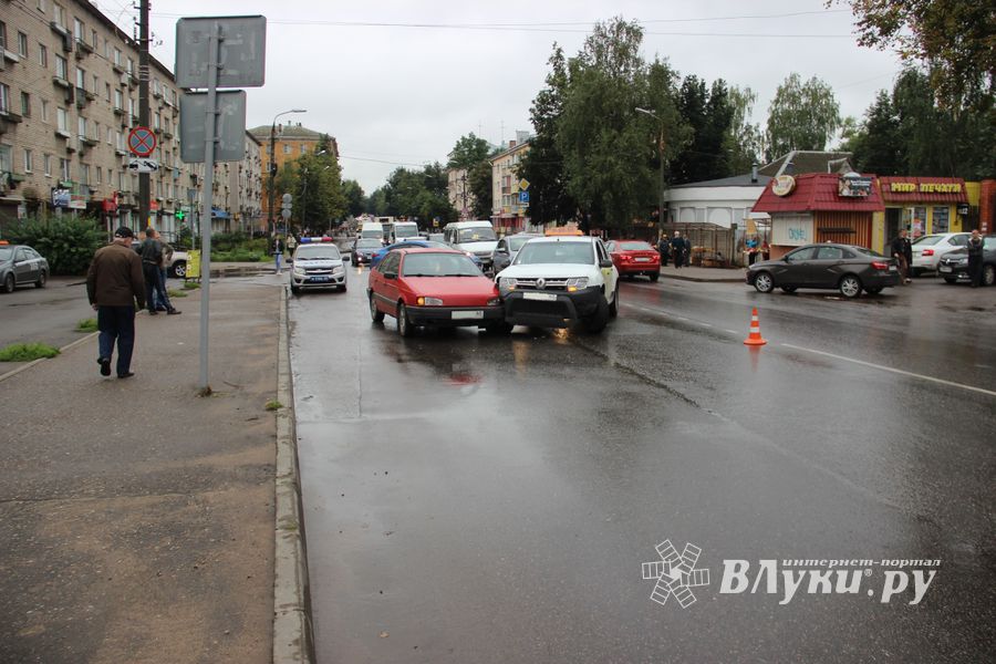 Подробности ДТП возле Смоленского рынка (ФОТО)