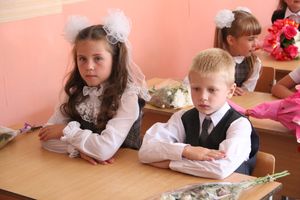 Самую многочисленную школу Великих Лук пополнили 116 первоклассников (ФОТО)